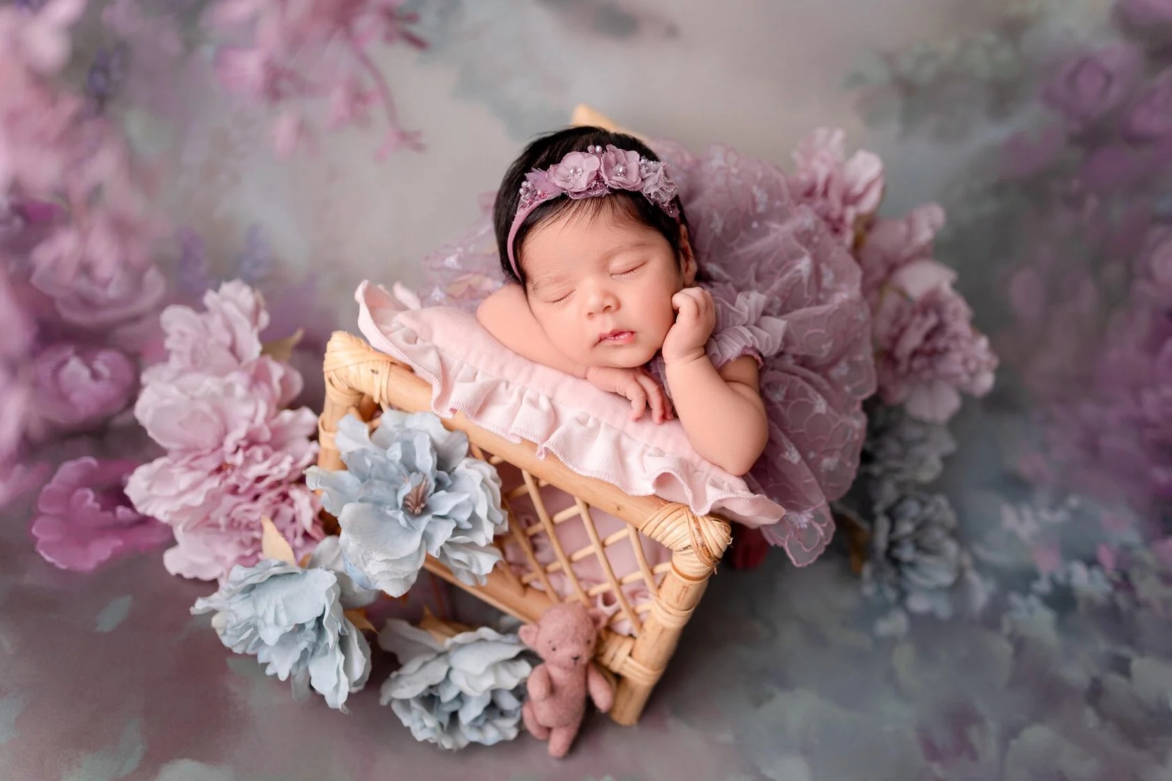 How to Click Pet and Newborn Introduction Photos